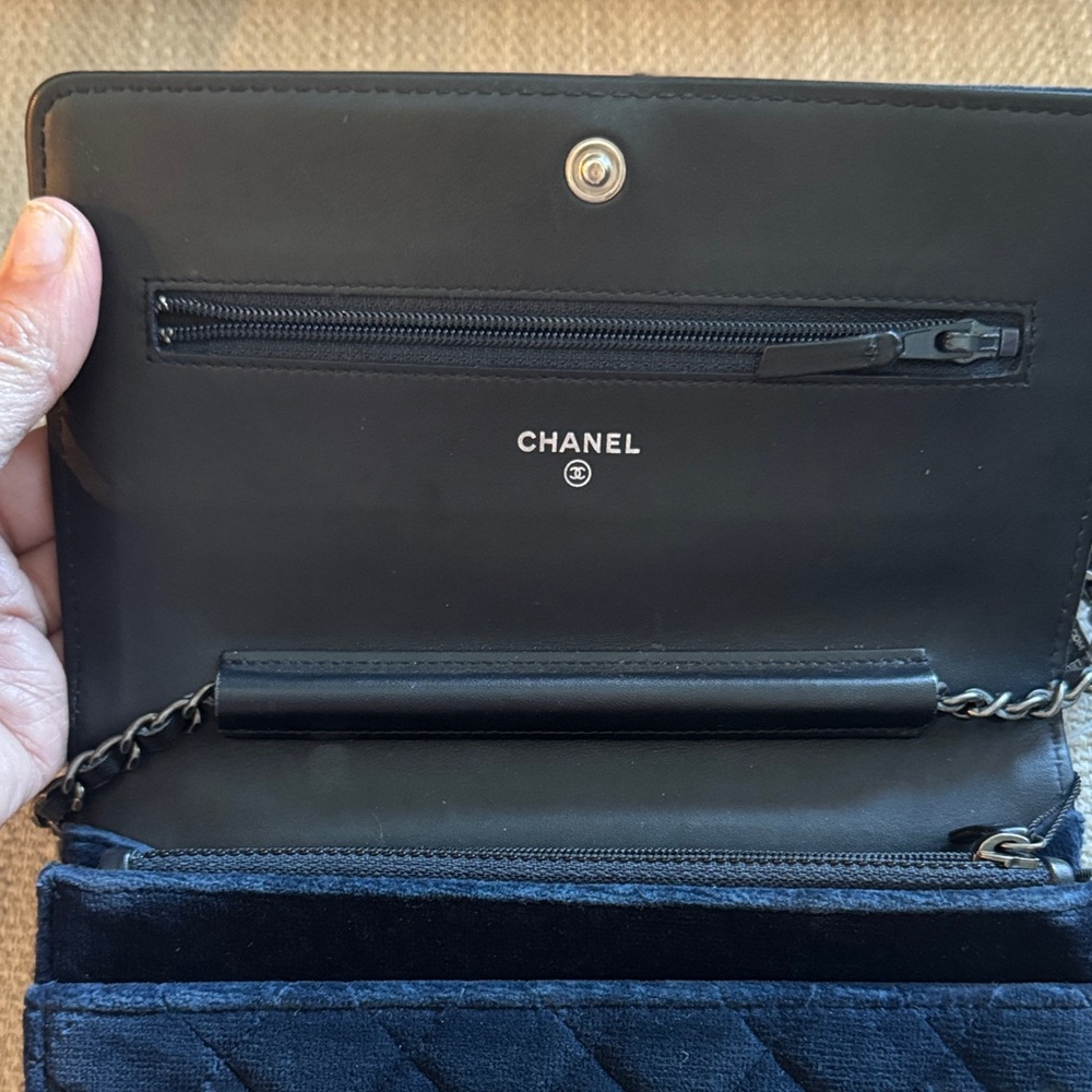 CHANEL Navy velvet boy bag. Crossbody Bag+Vintage - Picture 7 of 11